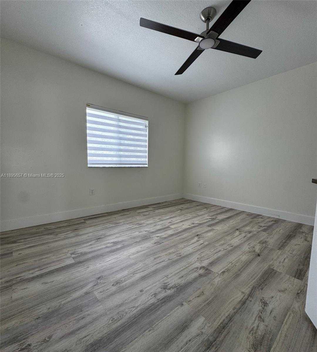Small Image of 15813 SOUTH WEST 140TH ST, Miami Number 23