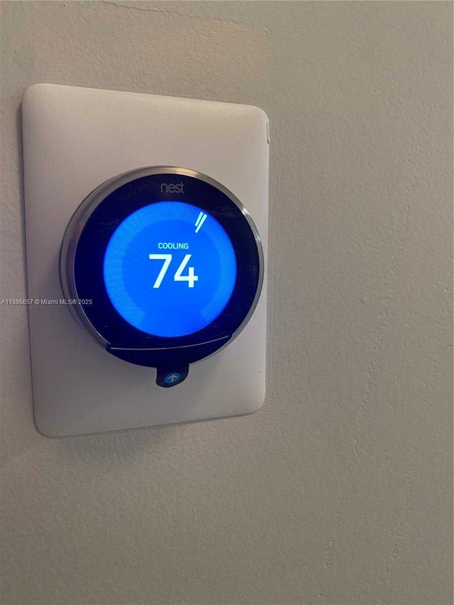 Small Image of 15813 SOUTH WEST 140TH ST, Miami Number 24