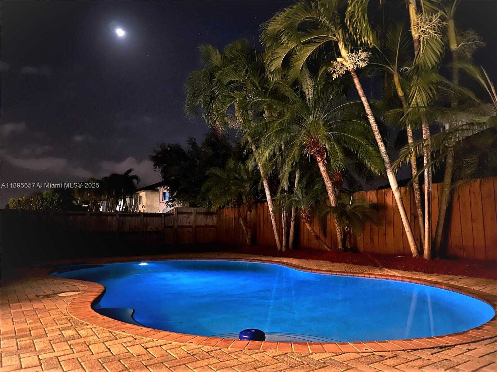 Small Image of 15813 SOUTH WEST 140TH ST, Miami Number 3