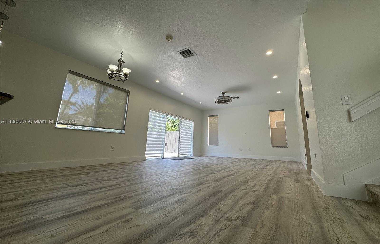 Small Image of 15813 SOUTH WEST 140TH ST, Miami Number 5