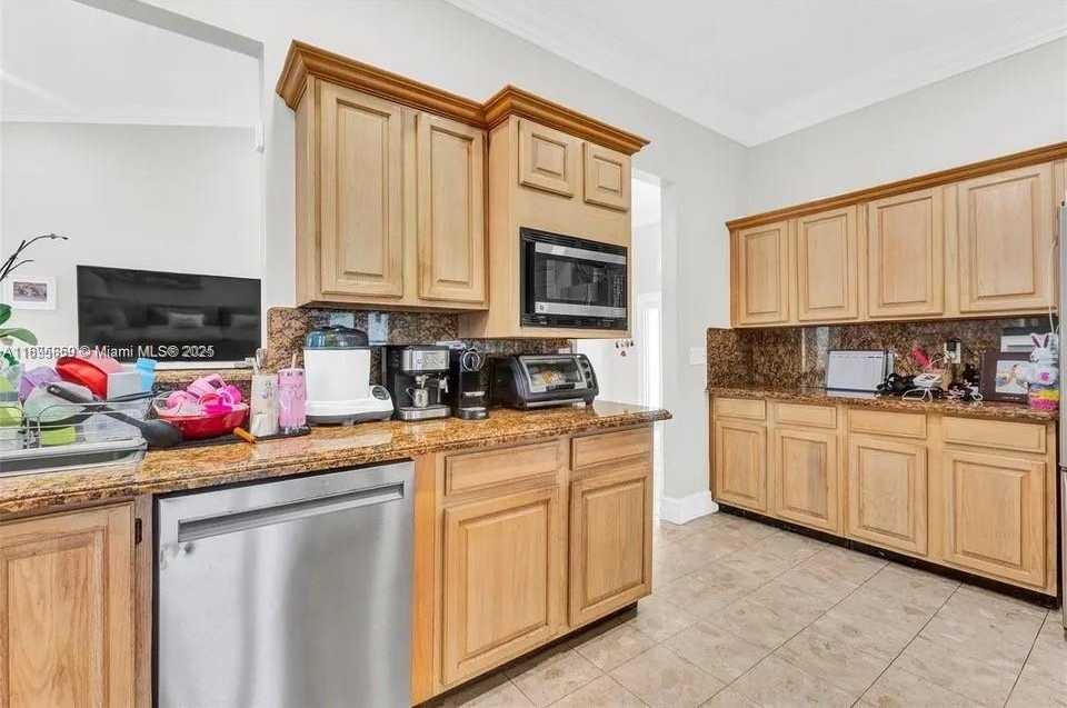 Small Image of 19905 SOUTH WEST 135TH AVE, Miami Number 11