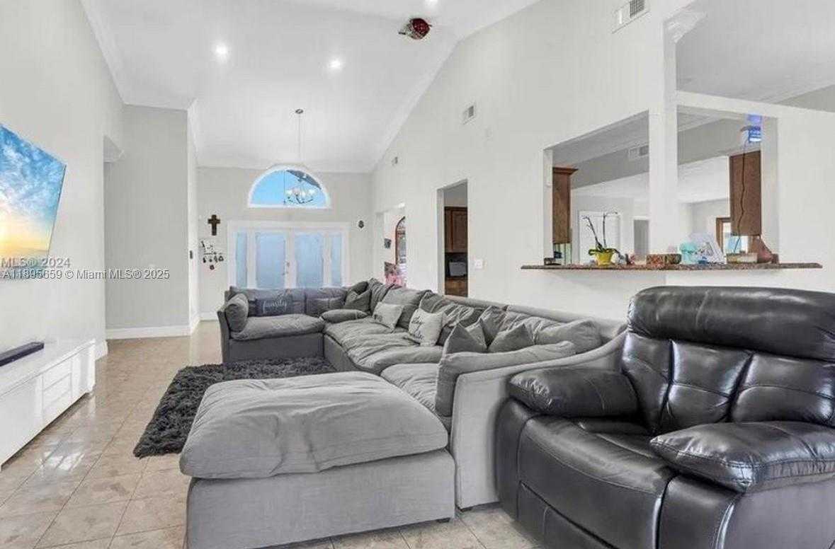 Small Image of 19905 SOUTH WEST 135TH AVE, Miami Number 12