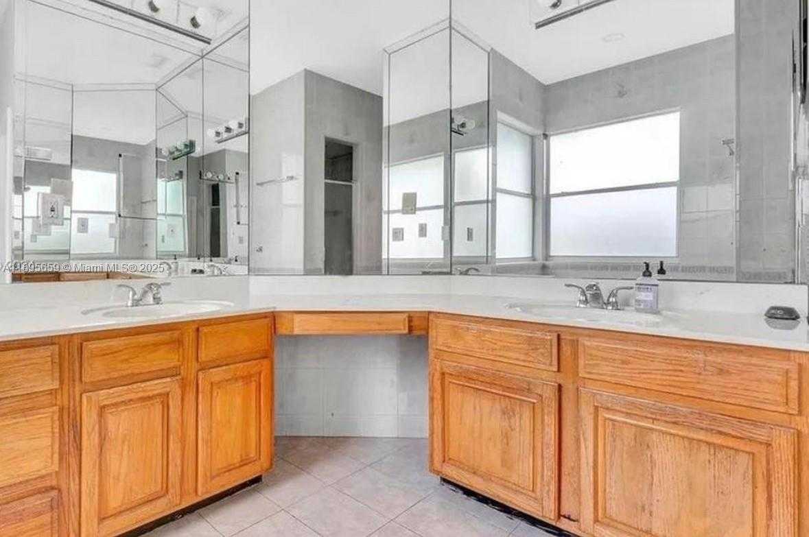 Small Image of 19905 SOUTH WEST 135TH AVE, Miami Number 15