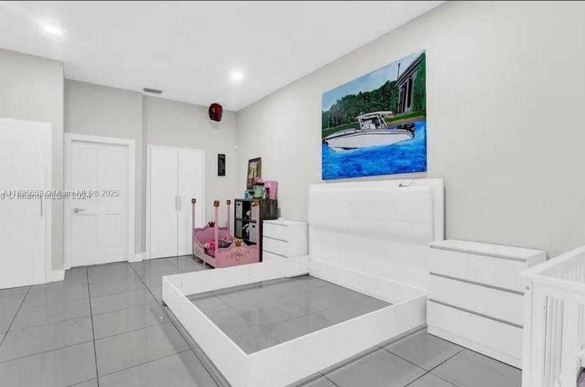Small Image of 19905 SOUTH WEST 135TH AVE, Miami Number 18