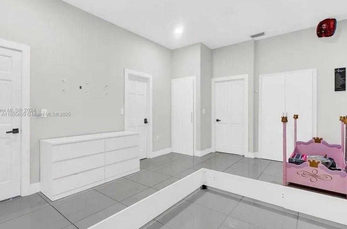 Small Image of 19905 SOUTH WEST 135TH AVE, Miami Number 20