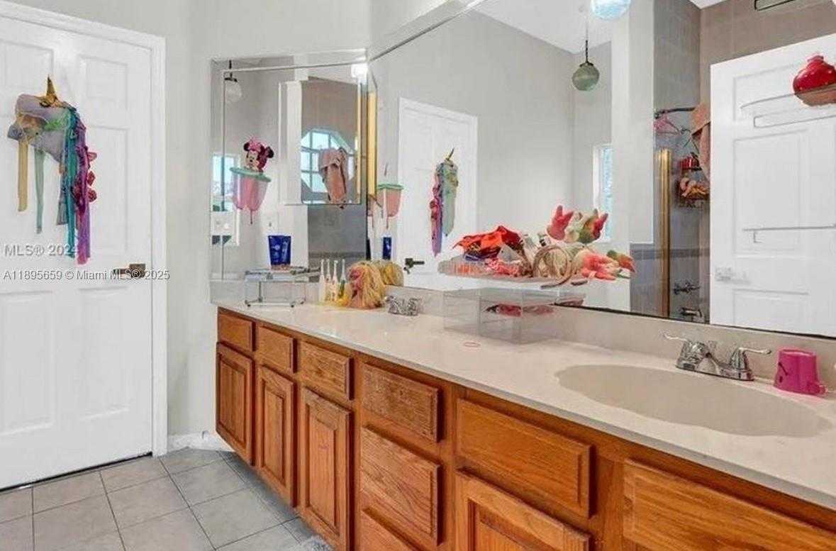 Small Image of 19905 SOUTH WEST 135TH AVE, Miami Number 21