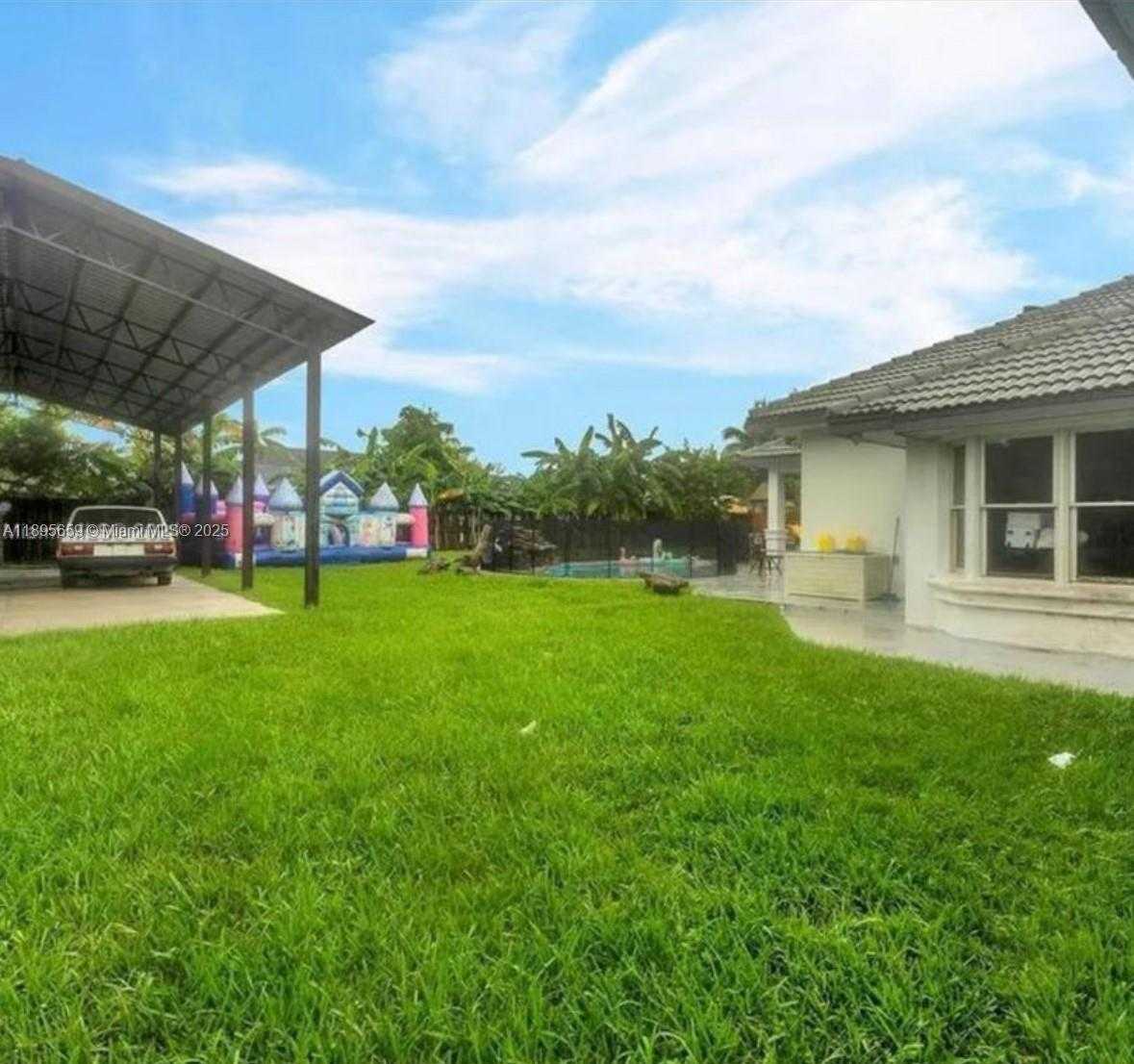 Small Image of 19905 SOUTH WEST 135TH AVE, Miami Number 32