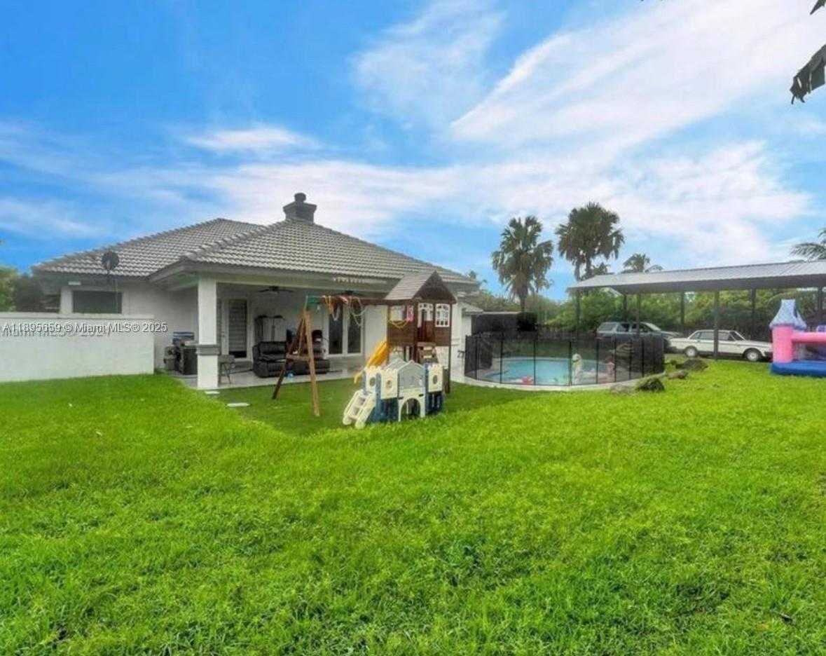 Small Image of 19905 SOUTH WEST 135TH AVE, Miami Number 34