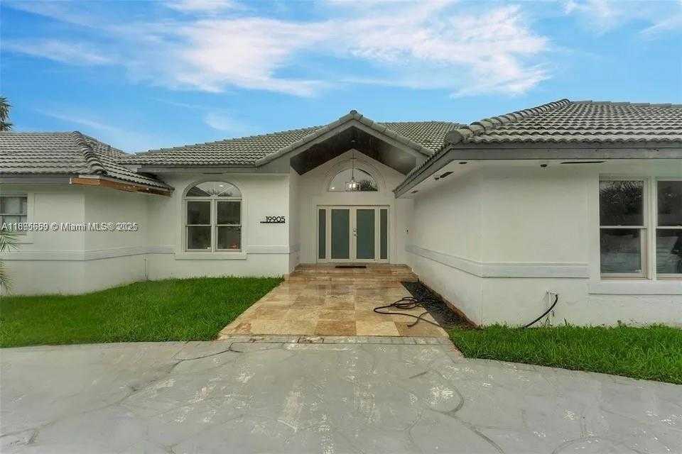 Small Image of 19905 SOUTH WEST 135TH AVE, Miami Number 4