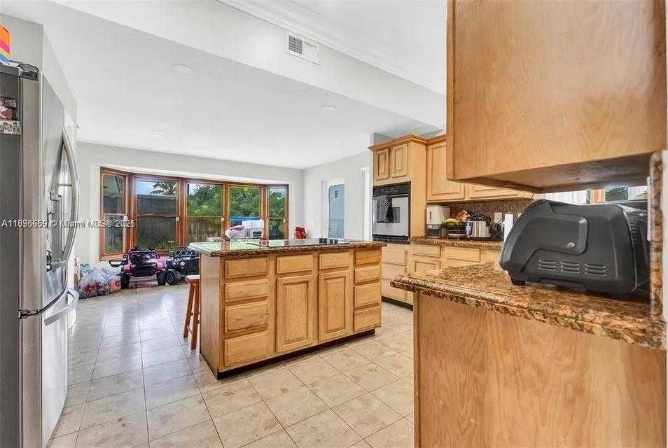Small Image of 19905 SOUTH WEST 135TH AVE, Miami Number 7