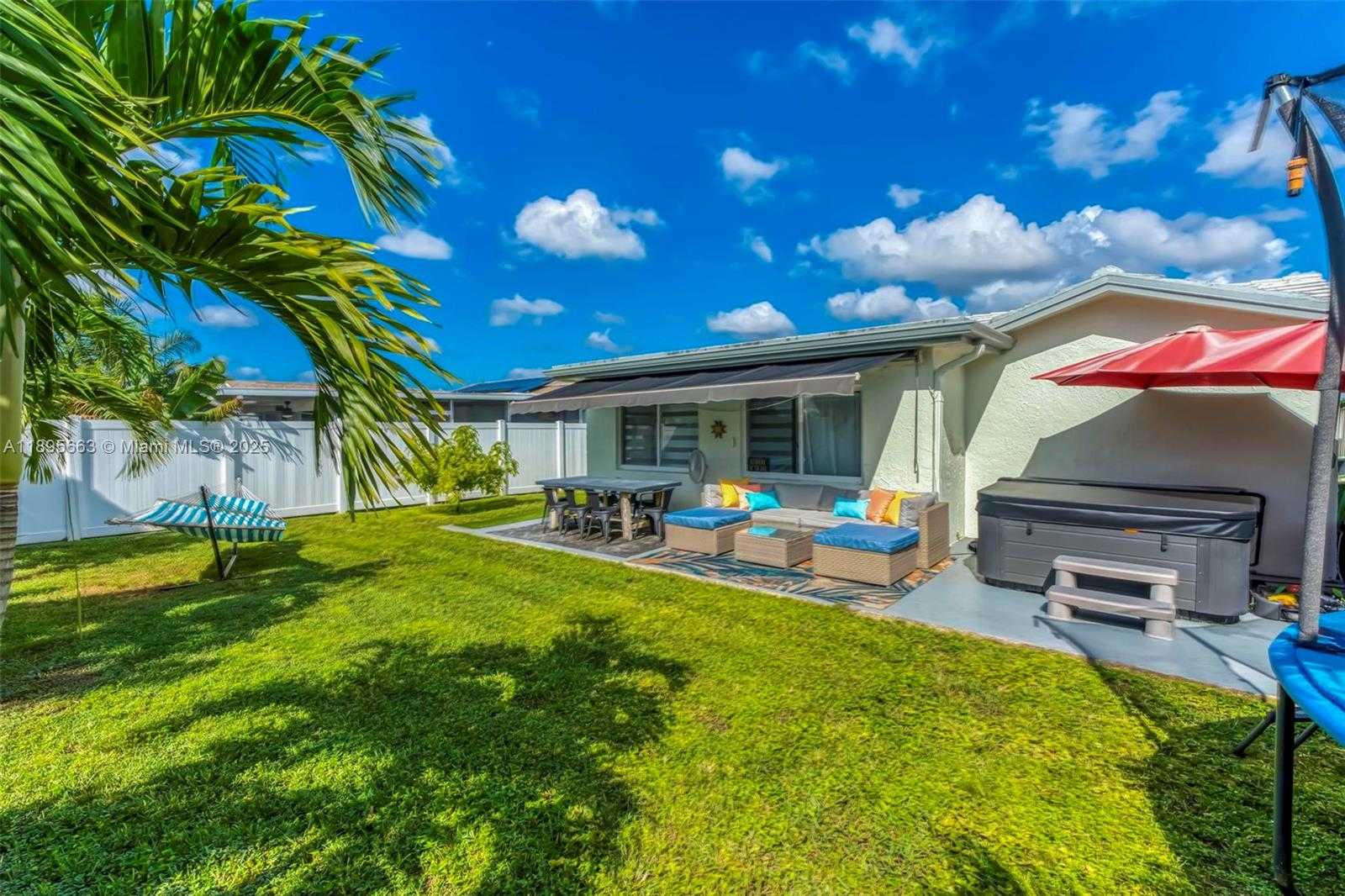 Small Image of 9212 NORTH WEST 81ST PL, Tamarac Number 16