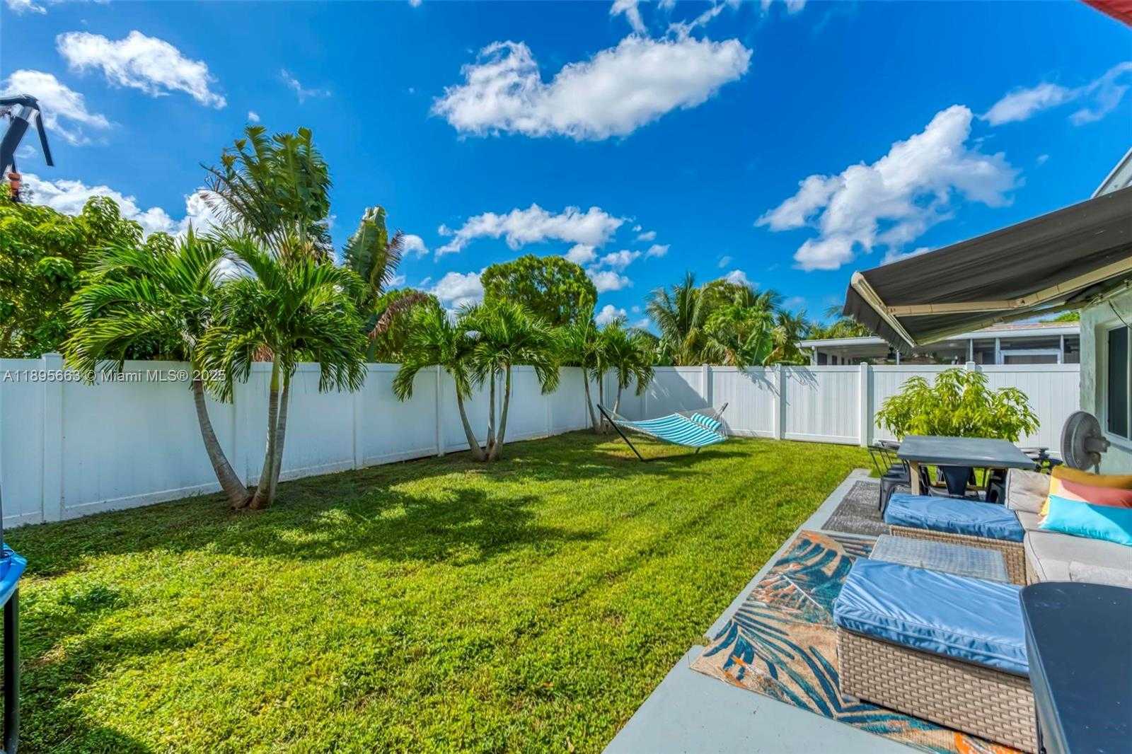 Small Image of 9212 NORTH WEST 81ST PL, Tamarac Number 17