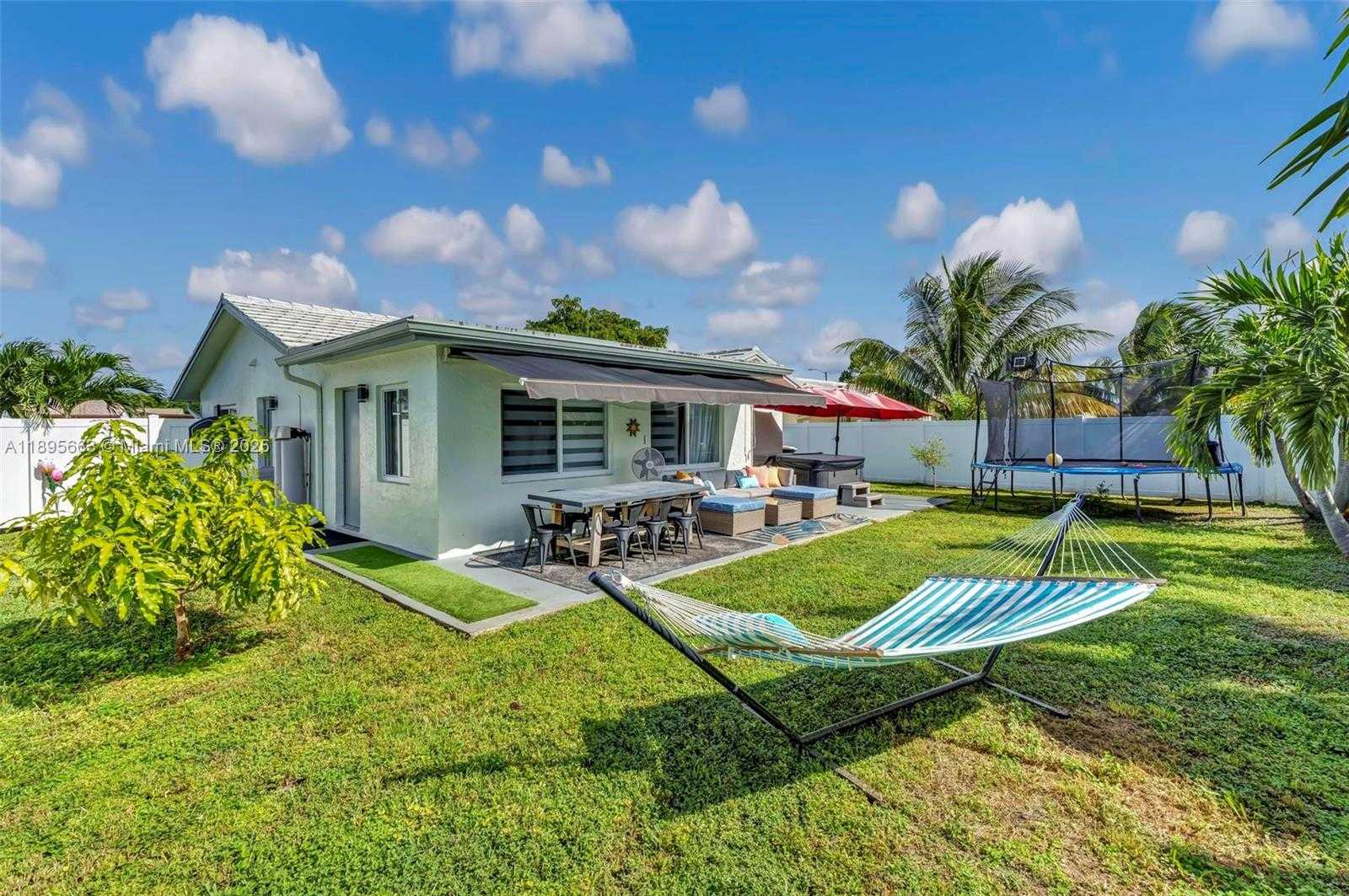 Small Image of 9212 NORTH WEST 81ST PL, Tamarac Number 18