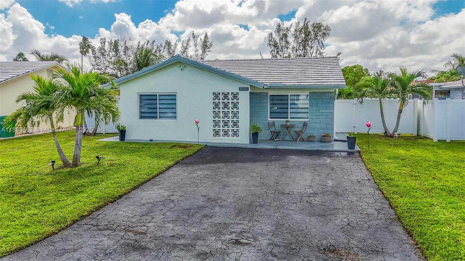 Small Image of 9212 NORTH WEST 81ST PL, Tamarac Number 21