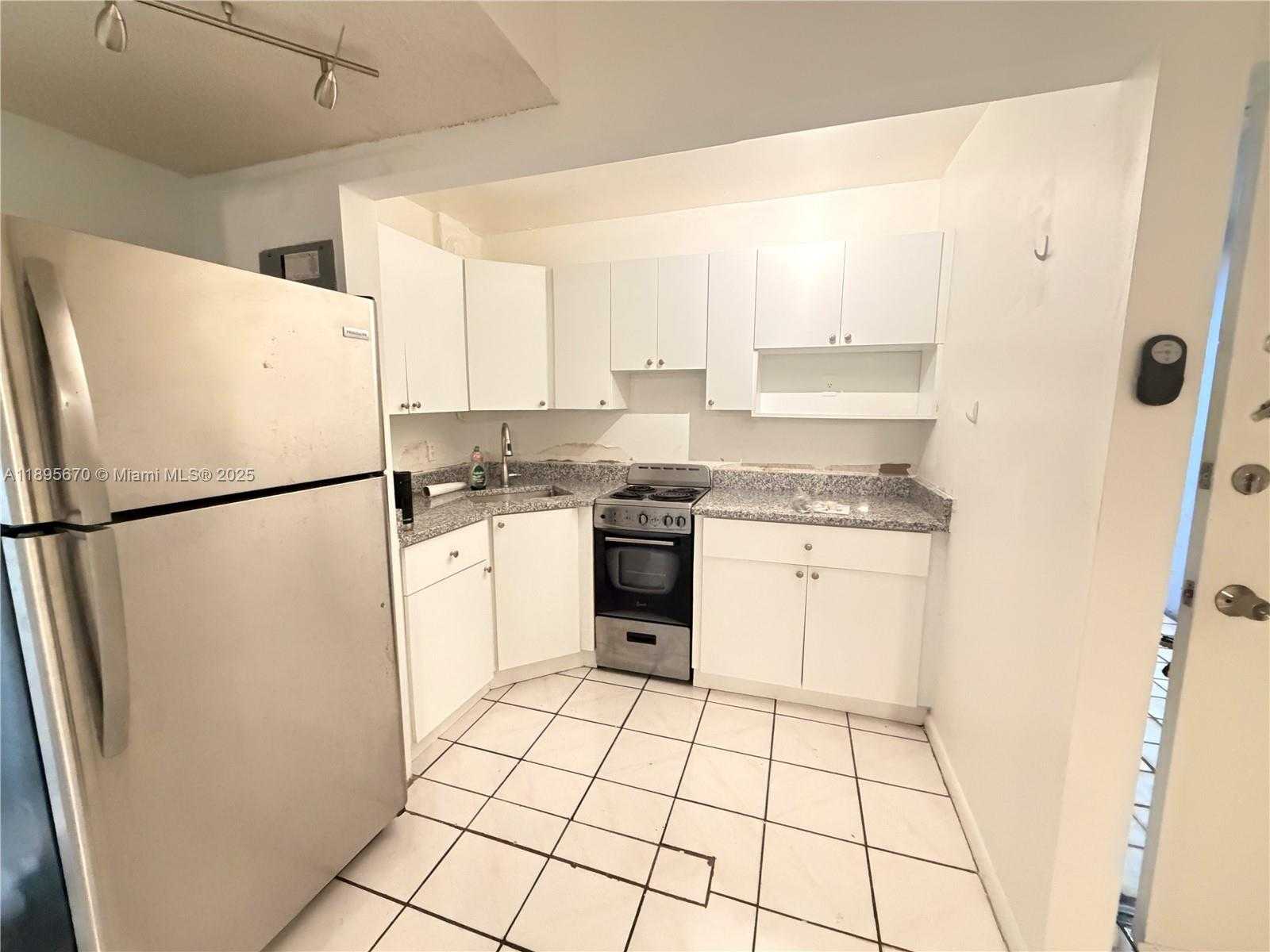 Small Image of 899 WEST AVE #4D, Miami Beach Number 4