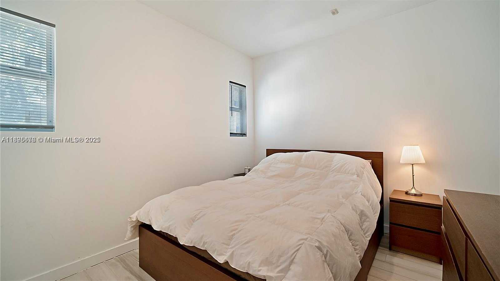 Small Image of 1560 MERIDIAN AVE #202, Miami Beach Number 6