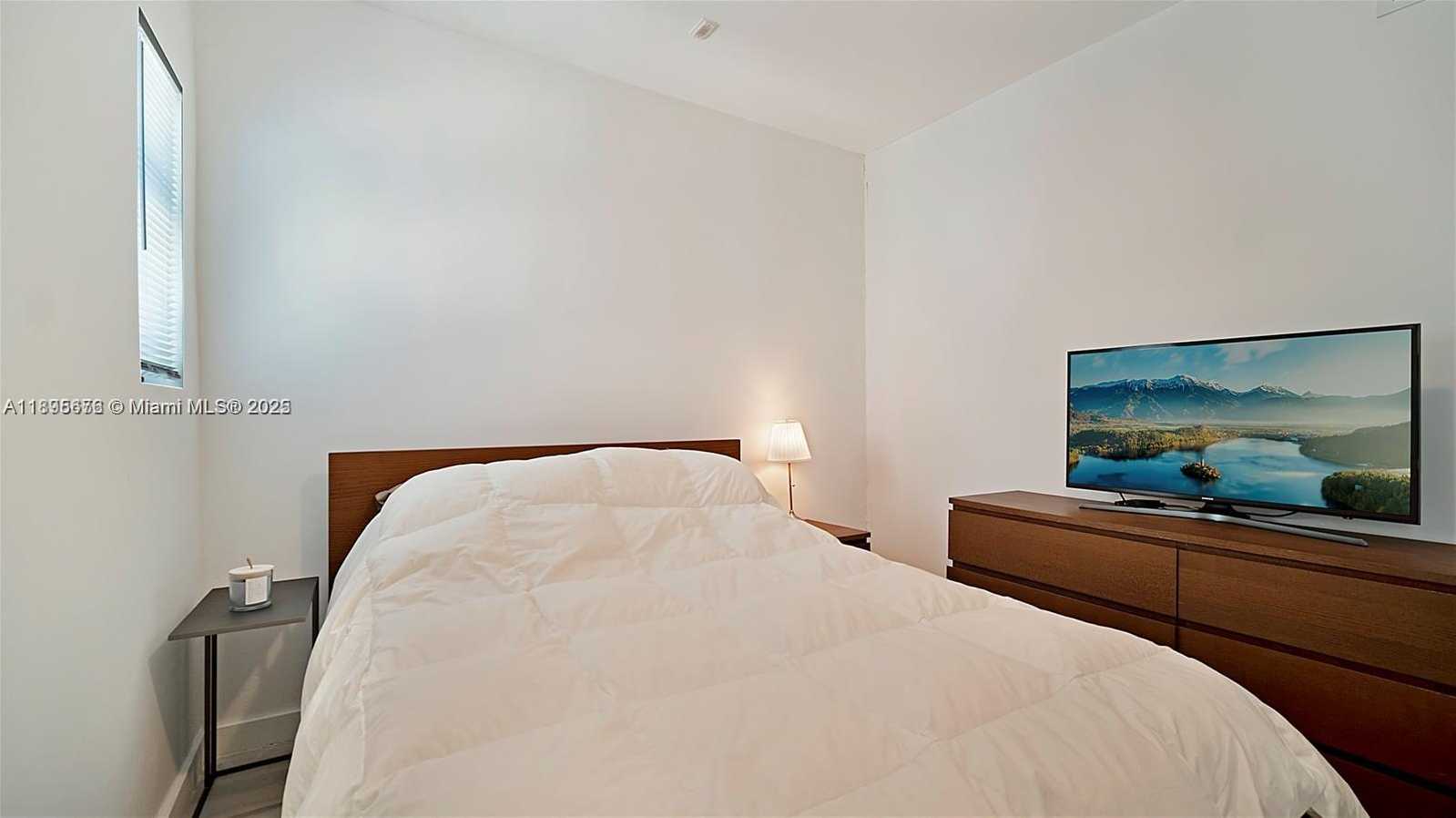 Small Image of 1560 MERIDIAN AVE #202, Miami Beach Number 7