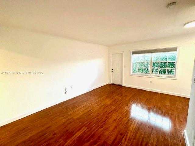 Small Image of 2101 BAY DR #3, Miami Beach Number 10