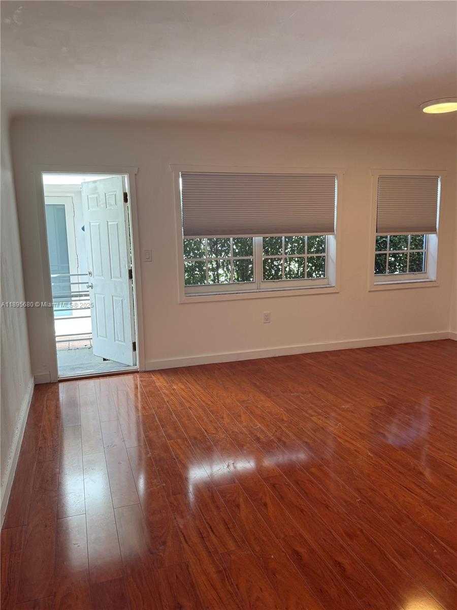 Small Image of 2101 BAY DR #3, Miami Beach Number 11