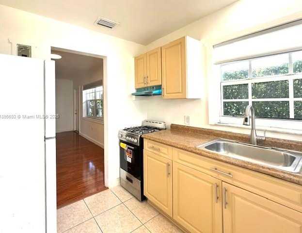 Small Image of 2101 BAY DR #3, Miami Beach Number 14