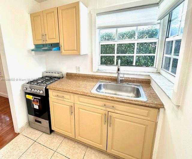 Small Image of 2101 BAY DR #3, Miami Beach Number 15