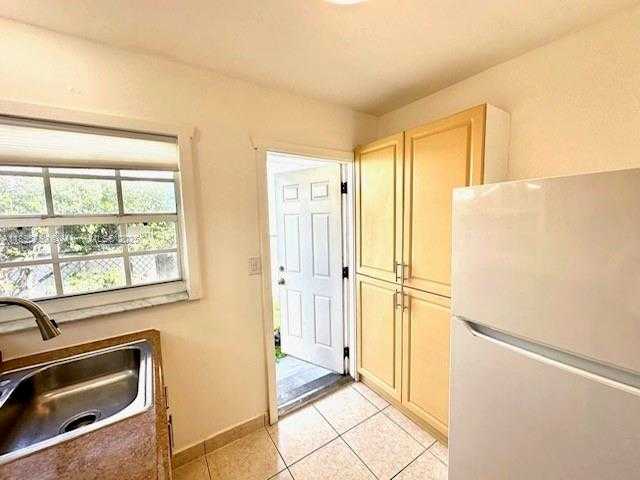Small Image of 2101 BAY DR #3, Miami Beach Number 16