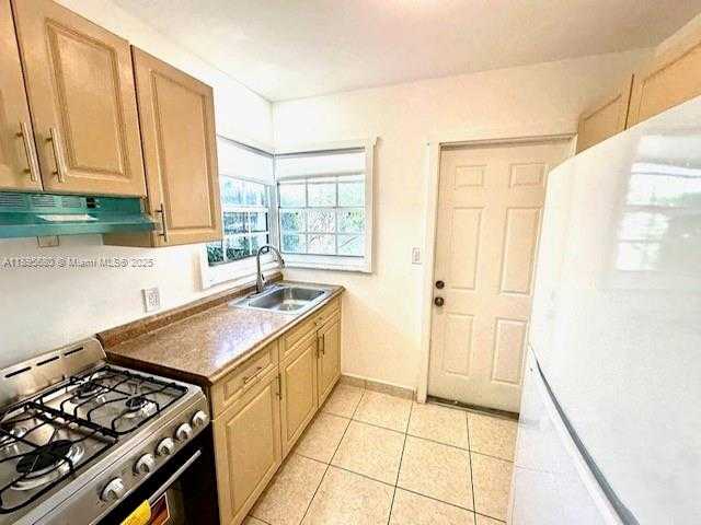 Small Image of 2101 BAY DR #3, Miami Beach Number 17