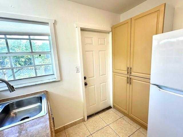 Small Image of 2101 BAY DR #3, Miami Beach Number 18