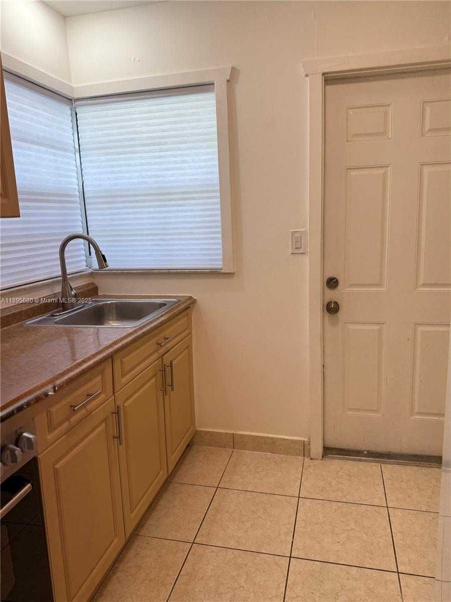 Small Image of 2101 BAY DR #3, Miami Beach Number 19