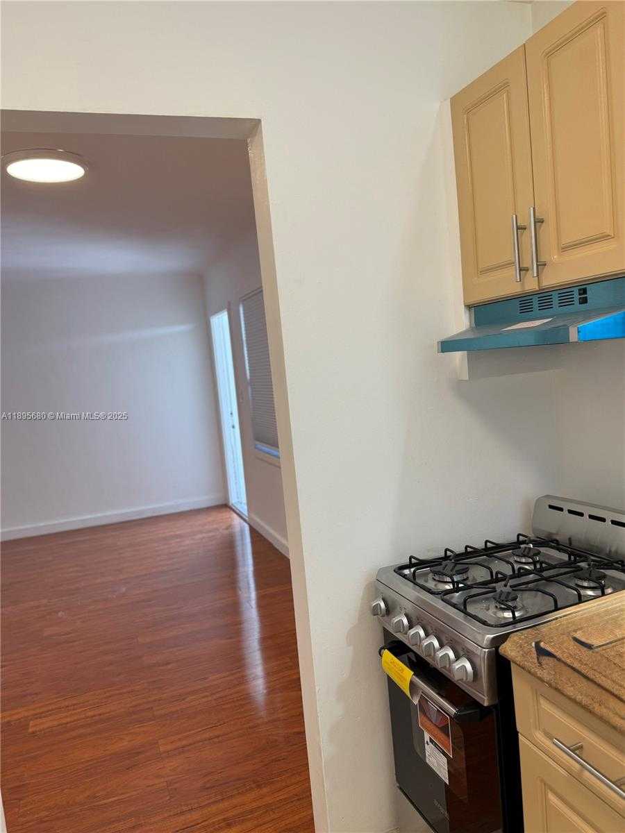 Small Image of 2101 BAY DR #3, Miami Beach Number 20