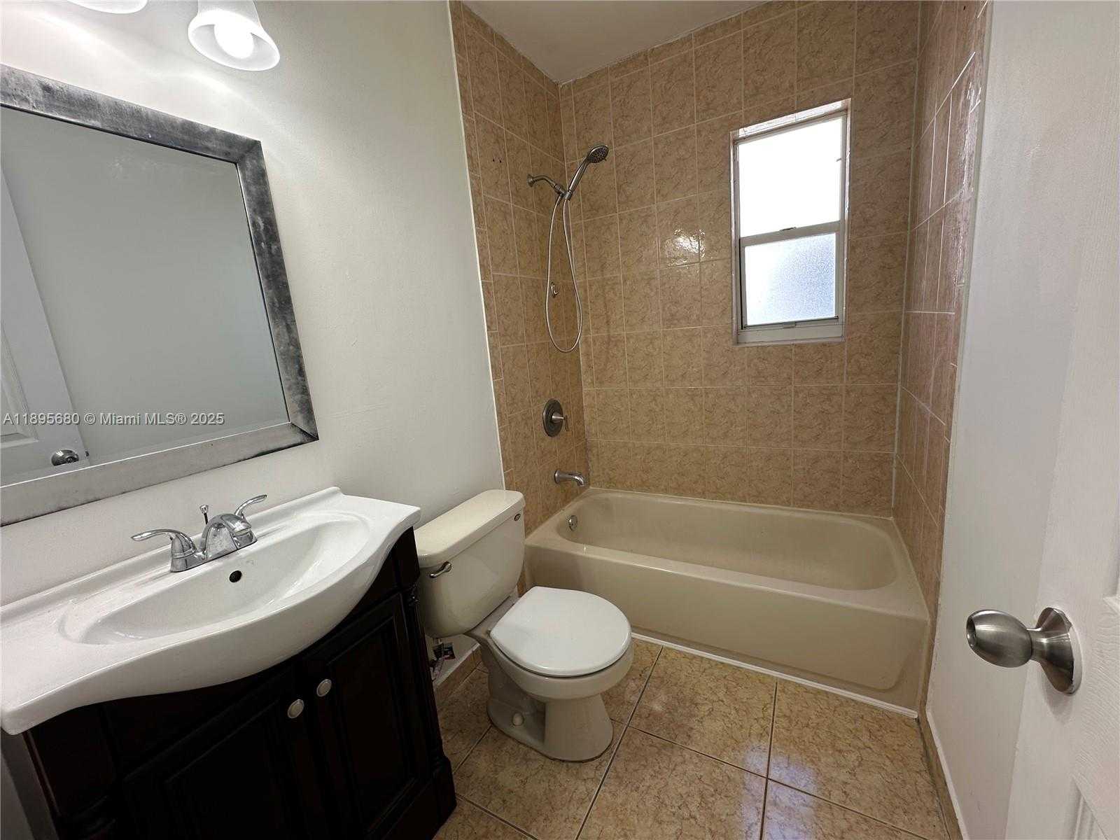 Small Image of 2101 BAY DR #3, Miami Beach Number 23