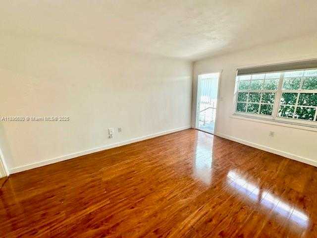 Small Image of 2101 BAY DR #3, Miami Beach Number 7