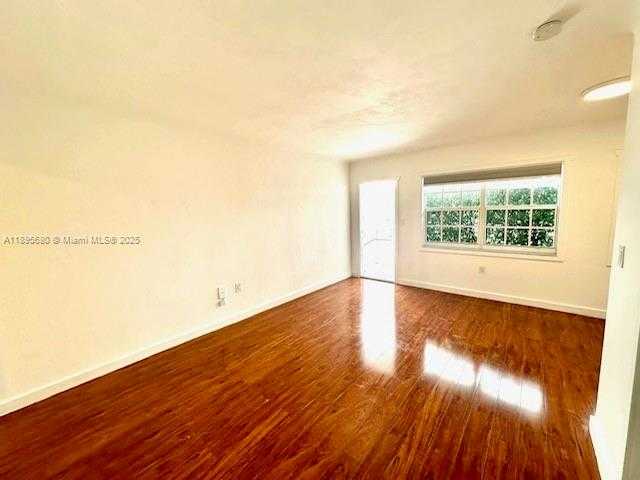 Small Image of 2101 BAY DR #3, Miami Beach Number 8