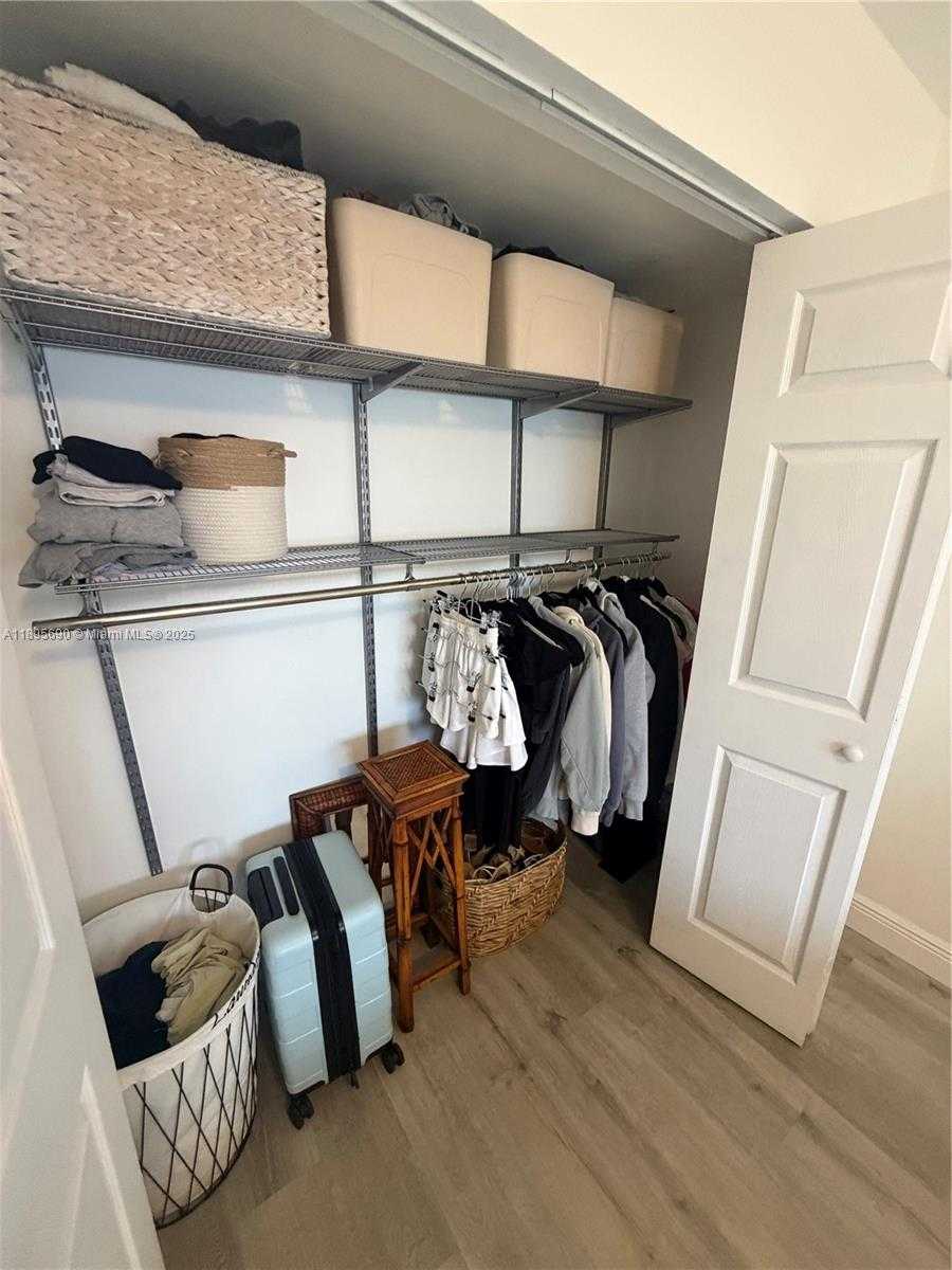 Small Image of 770 CLAUGHTON ISLAND DR #1510, Miami Number 11