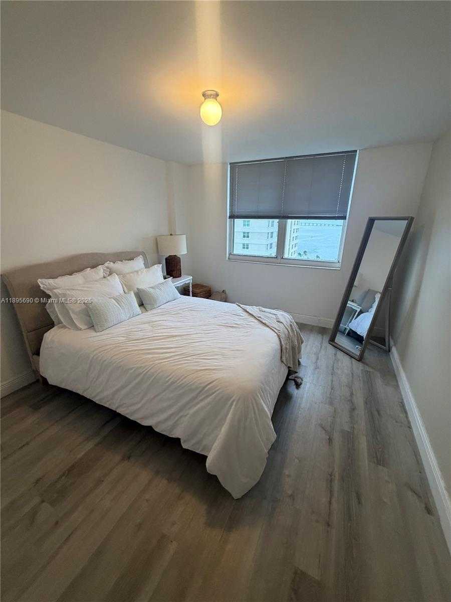 Small Image of 770 CLAUGHTON ISLAND DR #1510, Miami Number 3