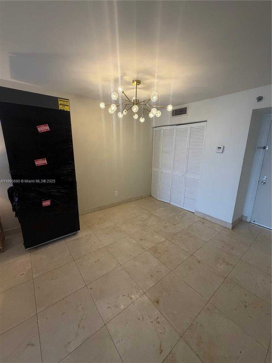 Small Image of 770 CLAUGHTON ISLAND DR #1510, Miami Number 5