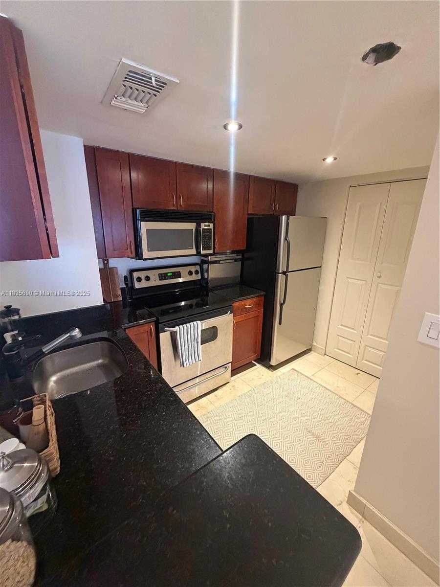 Small Image of 770 CLAUGHTON ISLAND DR #1510, Miami Number 6