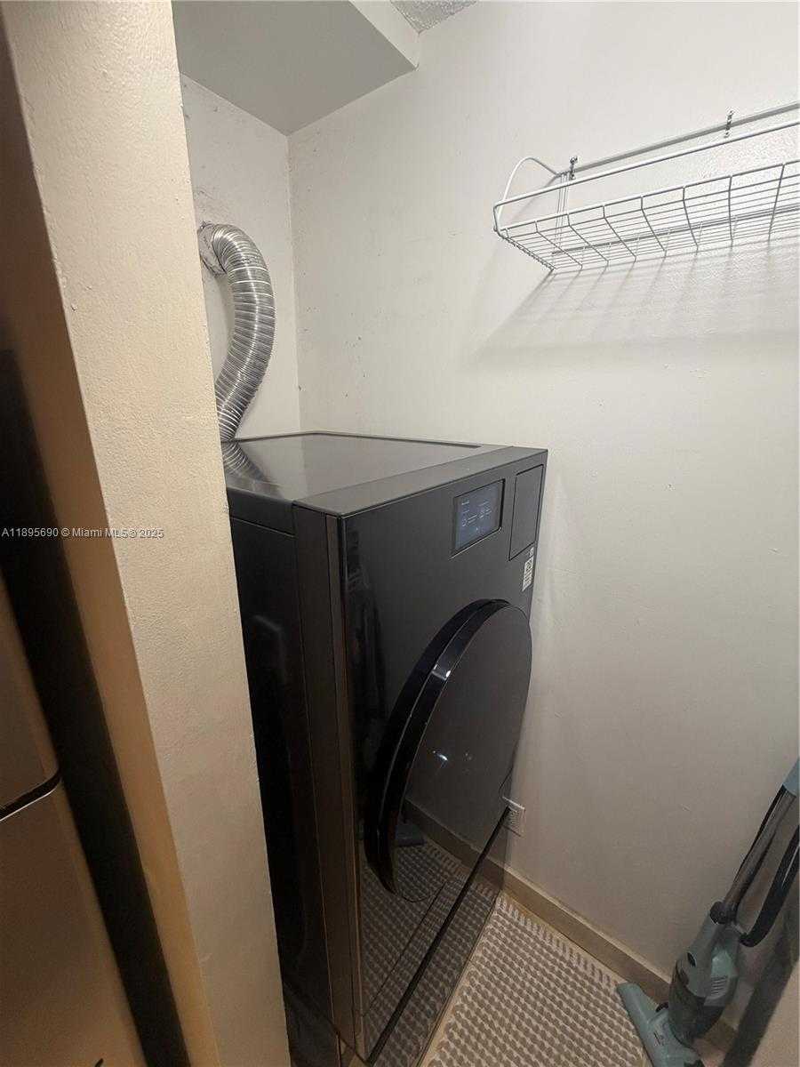 Small Image of 770 CLAUGHTON ISLAND DR #1510, Miami Number 7