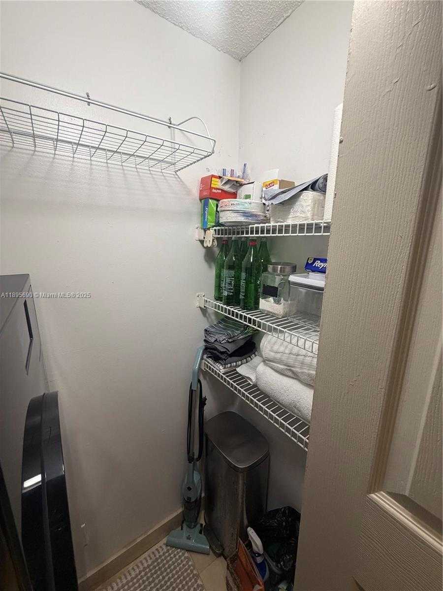 Small Image of 770 CLAUGHTON ISLAND DR #1510, Miami Number 8