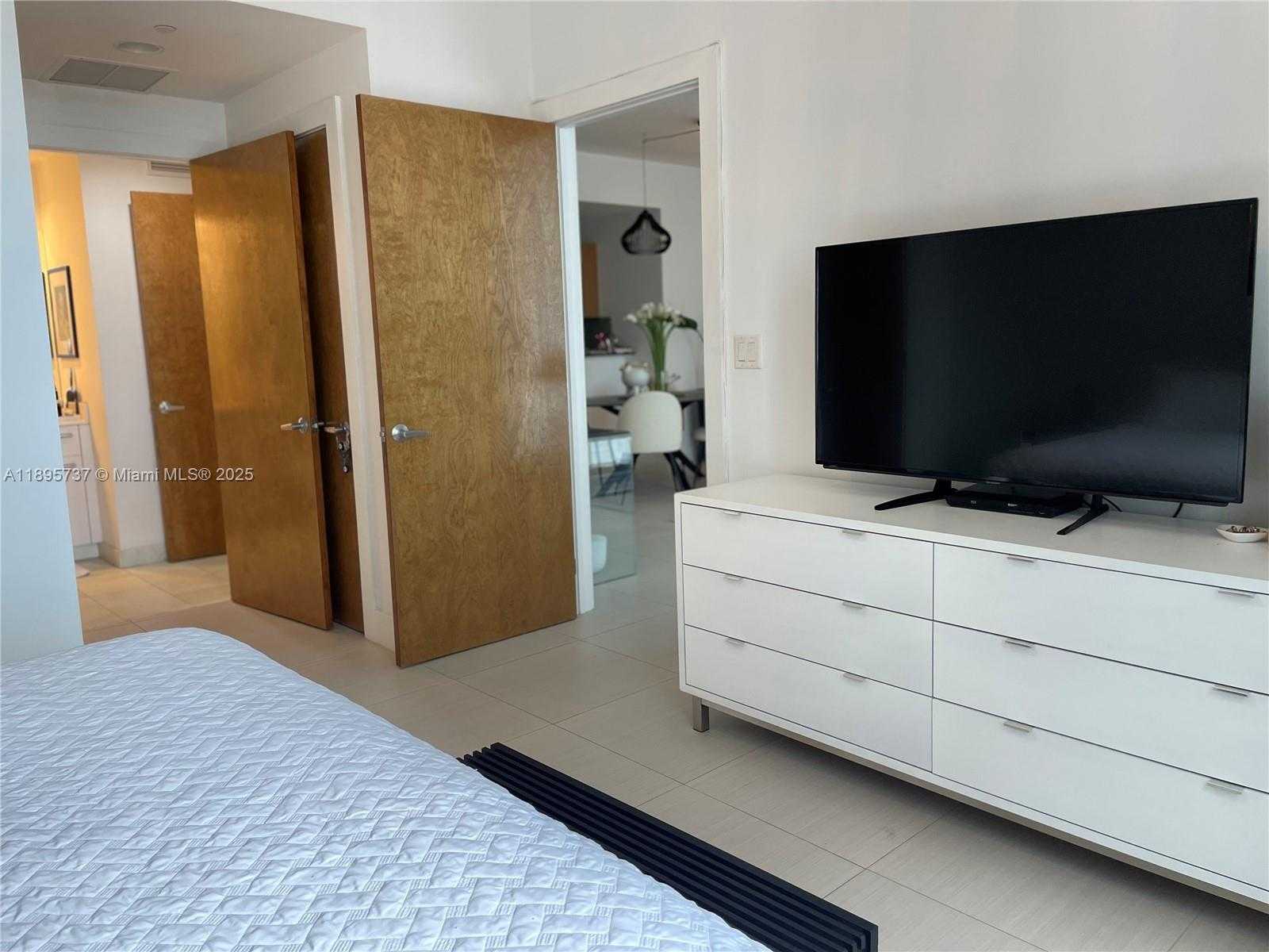 Small Image of 1060 BRICKELL AVE #2413, Miami Number 6