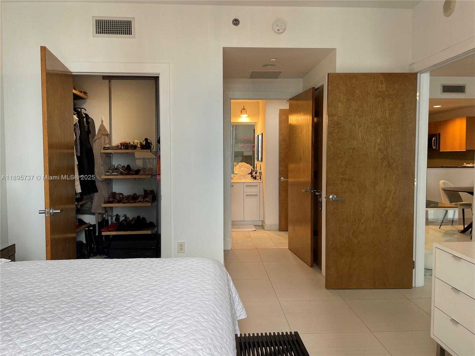 Small Image of 1060 BRICKELL AVE #2413, Miami Number 9