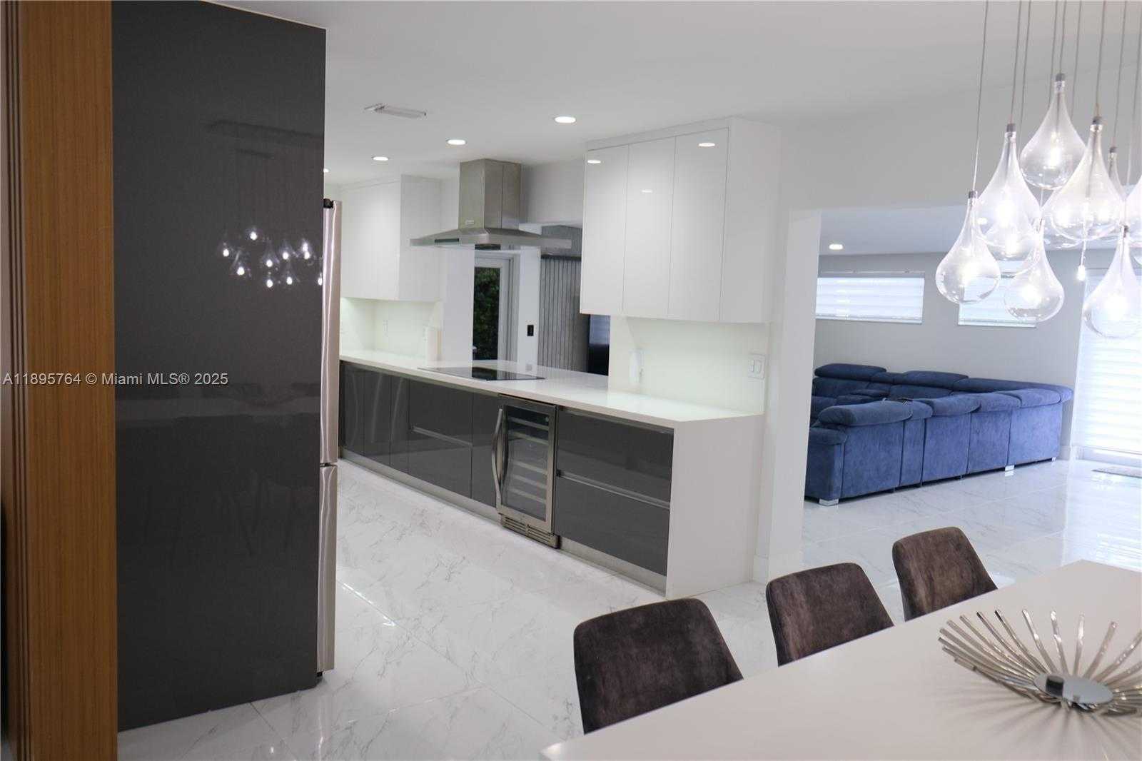 Small Image of 4311 SOUTH WEST 104TH CT, Miami Number 10