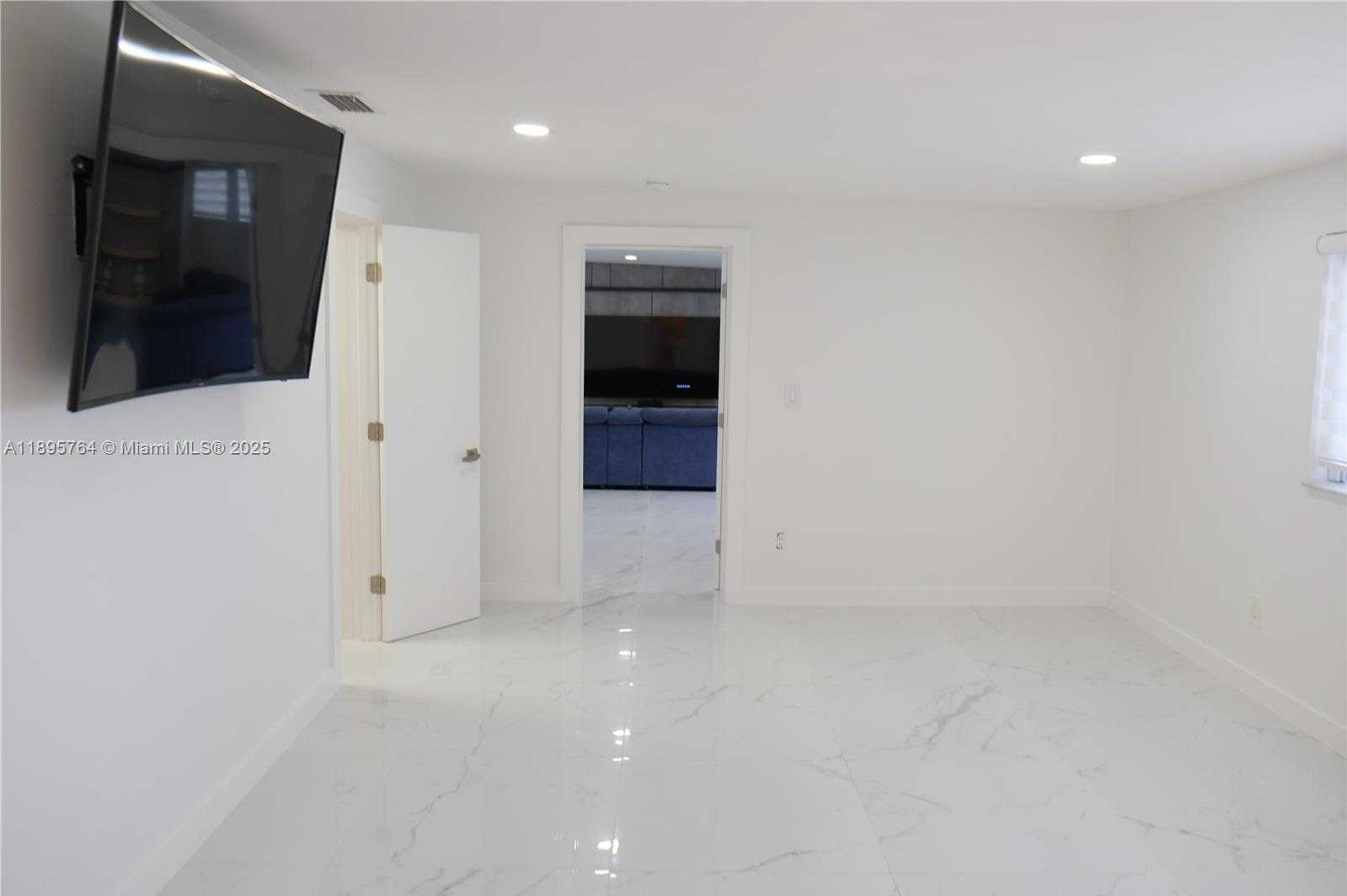 Small Image of 4311 SOUTH WEST 104TH CT, Miami Number 18