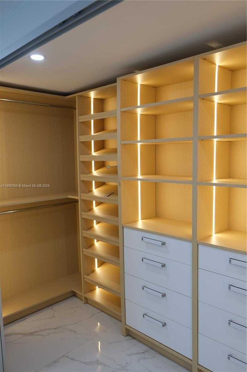 Small Image of 4311 SOUTH WEST 104TH CT, Miami Number 20
