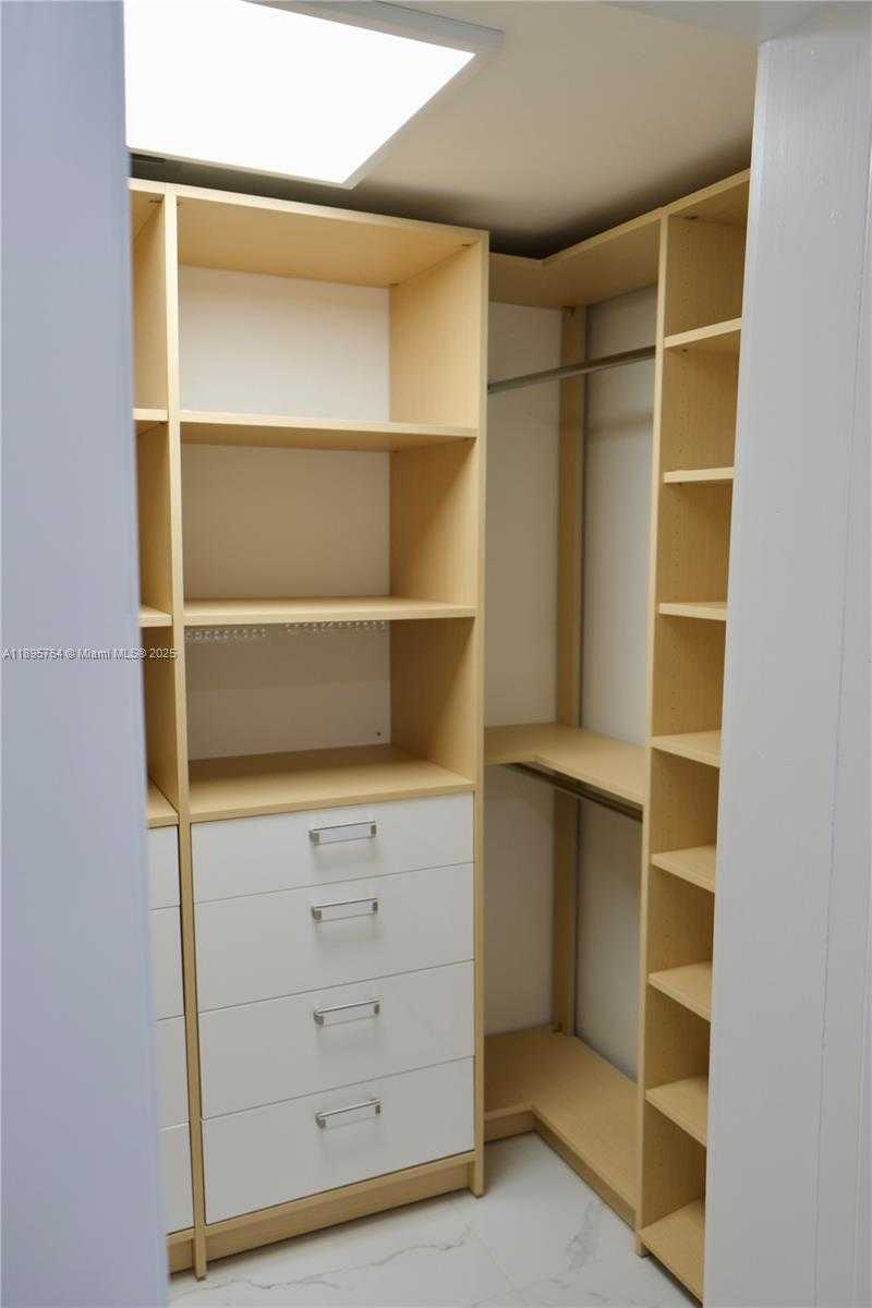 Small Image of 4311 SOUTH WEST 104TH CT, Miami Number 21