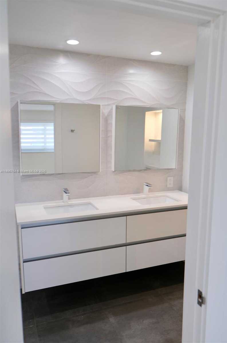 Small Image of 4311 SOUTH WEST 104TH CT, Miami Number 23