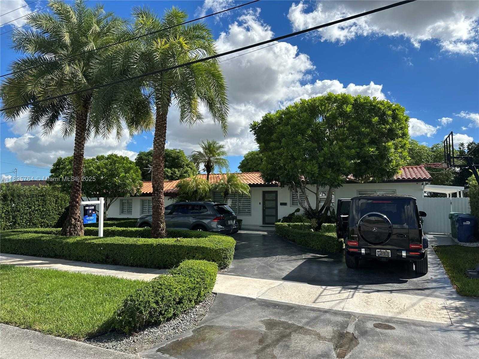 Small Image of 4311 SOUTH WEST 104TH CT, Miami Number 3