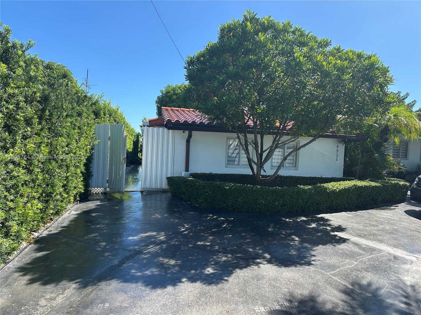 Small Image of 4311 SOUTH WEST 104TH CT, Miami Number 4