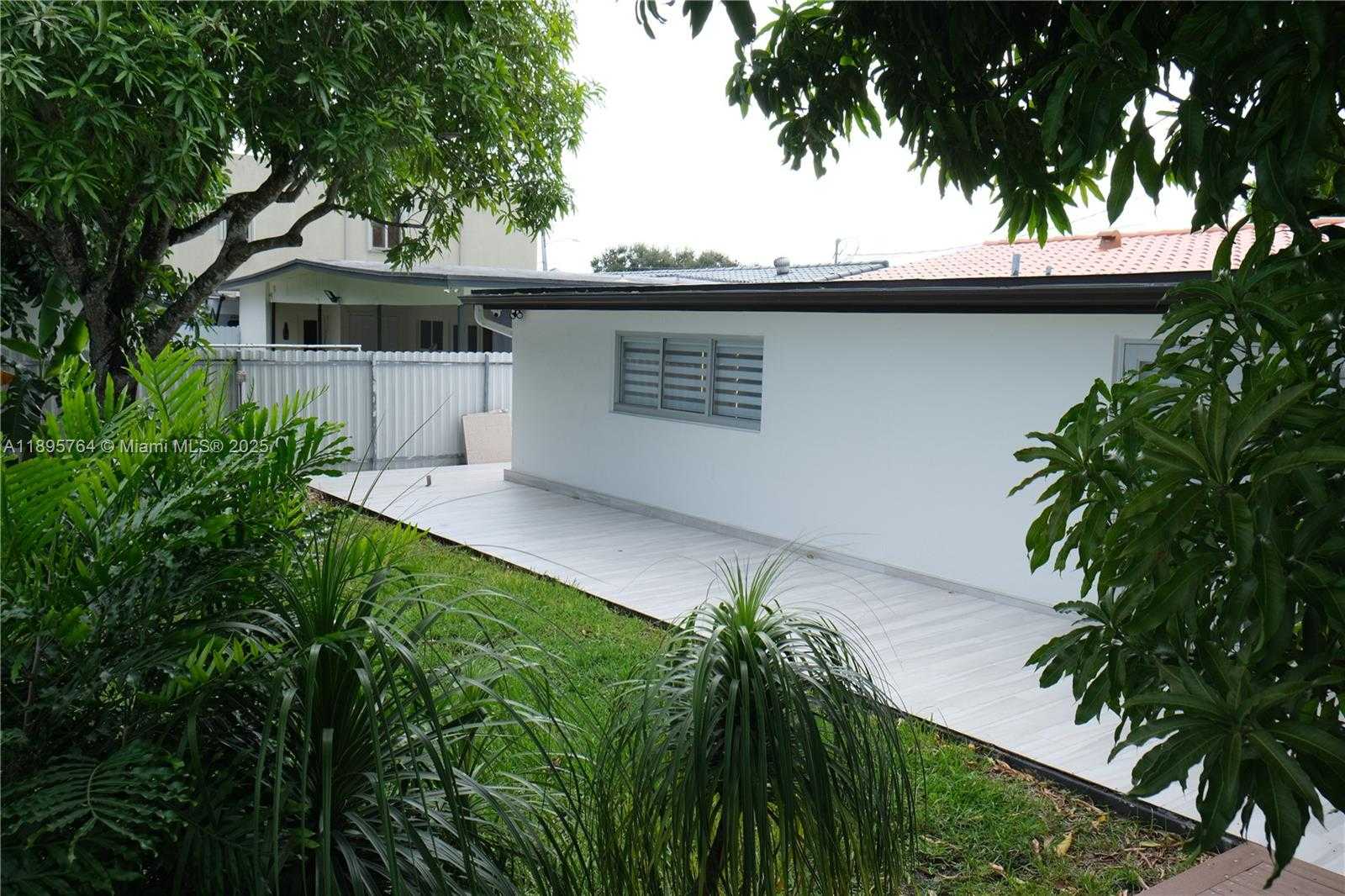 Small Image of 4311 SOUTH WEST 104TH CT, Miami Number 41