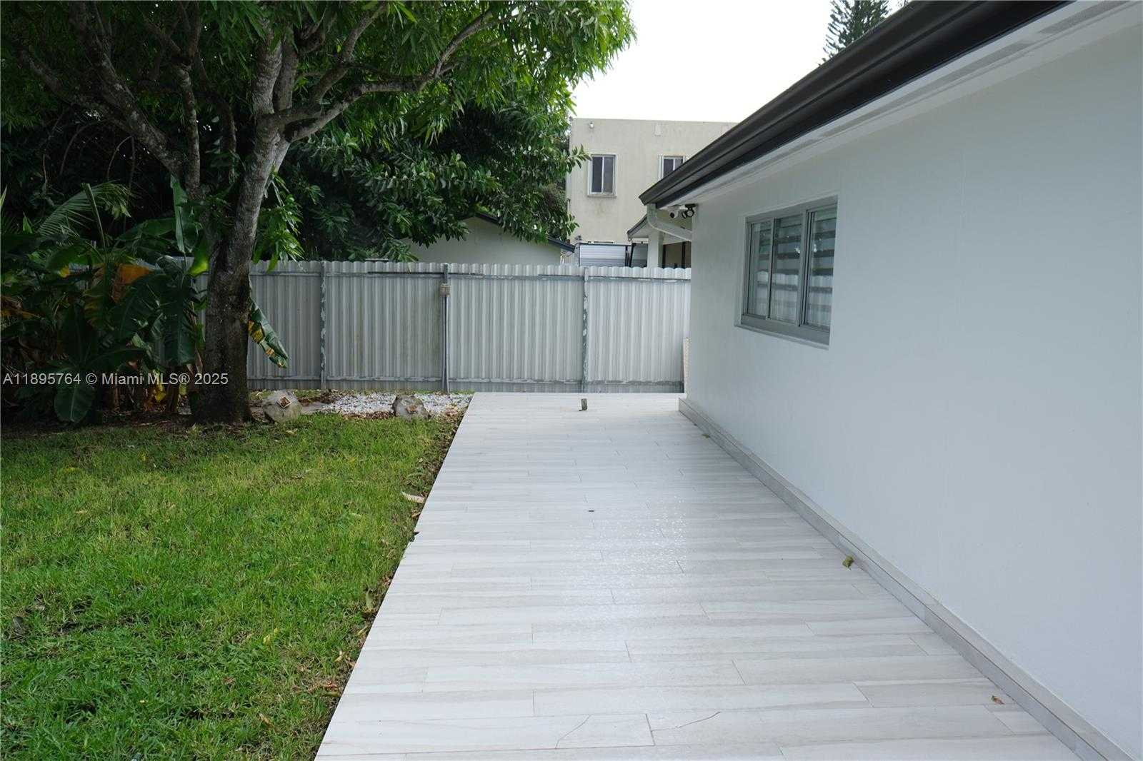 Small Image of 4311 SOUTH WEST 104TH CT, Miami Number 42